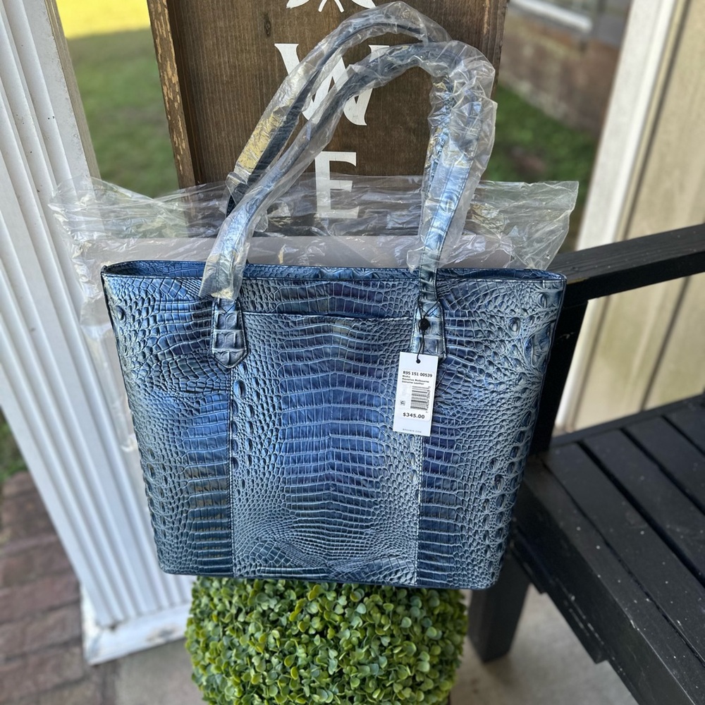 Elegant Blue Crocodile-Embossed Tote Bag - Picture 6 of 6